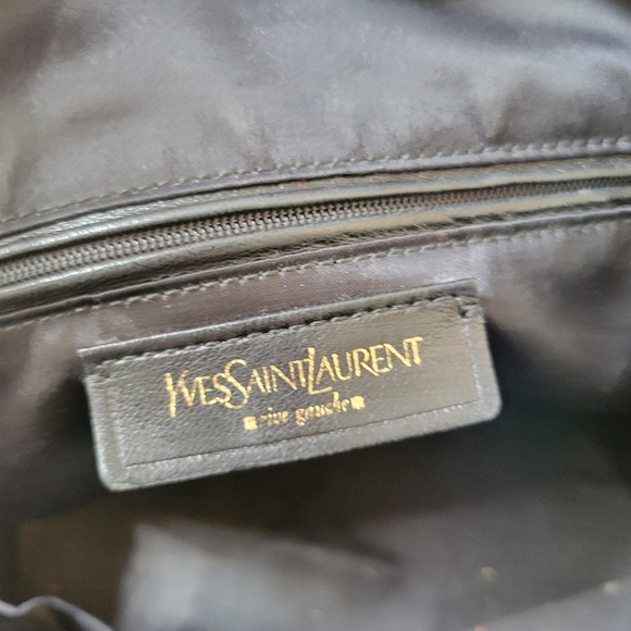 YVES SAINT LAURENT infamous MUSE bag in black patent leather & gold brass - Picture 11 of 14